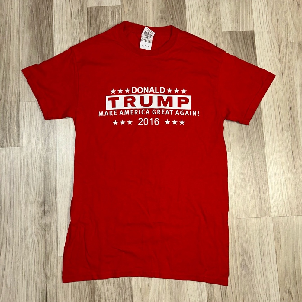 Donald Trump Make America Great Again Red T-shirt Men’s Small